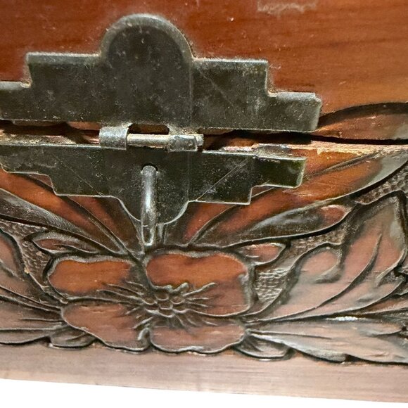 Wooden Jewelry Trinket Box Floral Carving Cottage Scene Mirror Rounded Lid Vtg - Picture 3 of 12